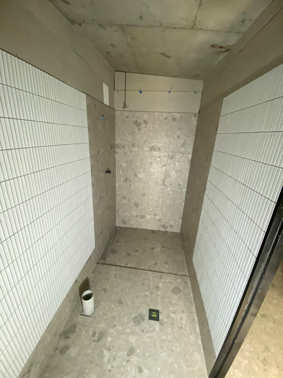 Modern bathroom tiling